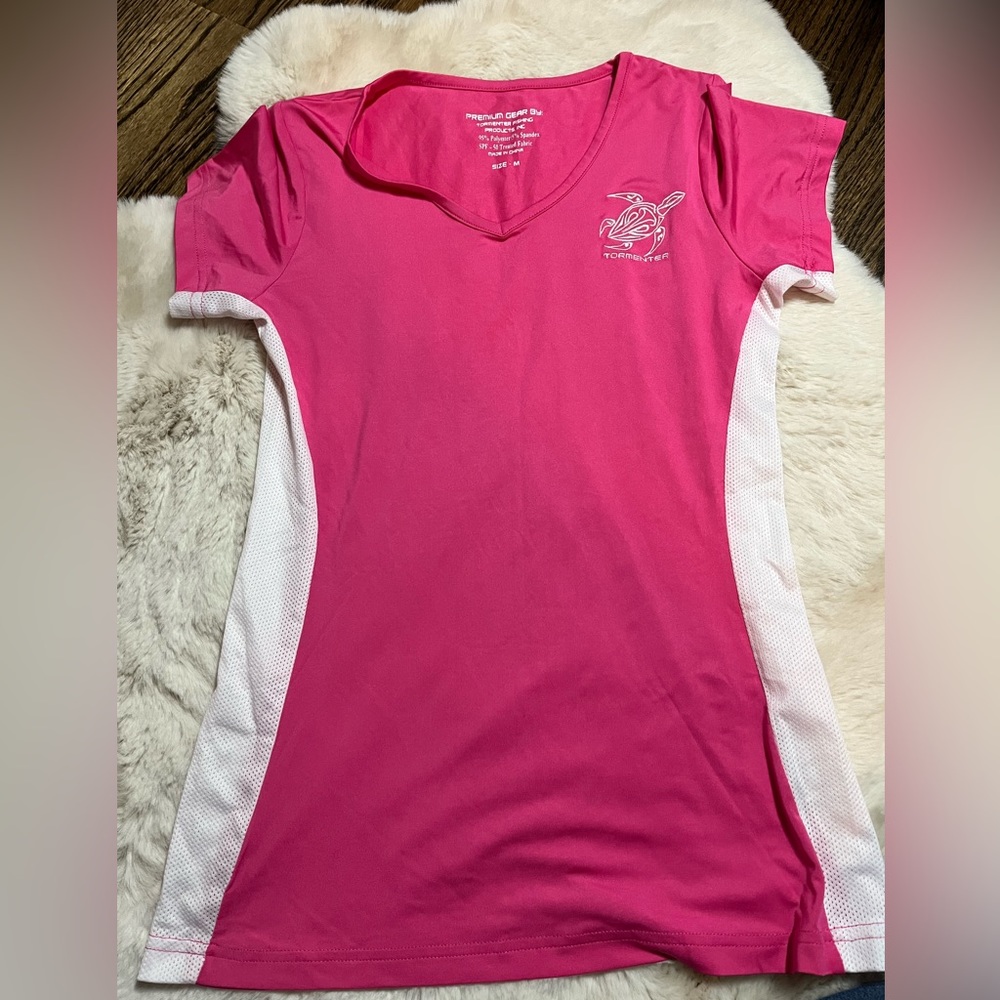 Tormentor Fishing Active Tee. Women’s medium.  Hot pink.
